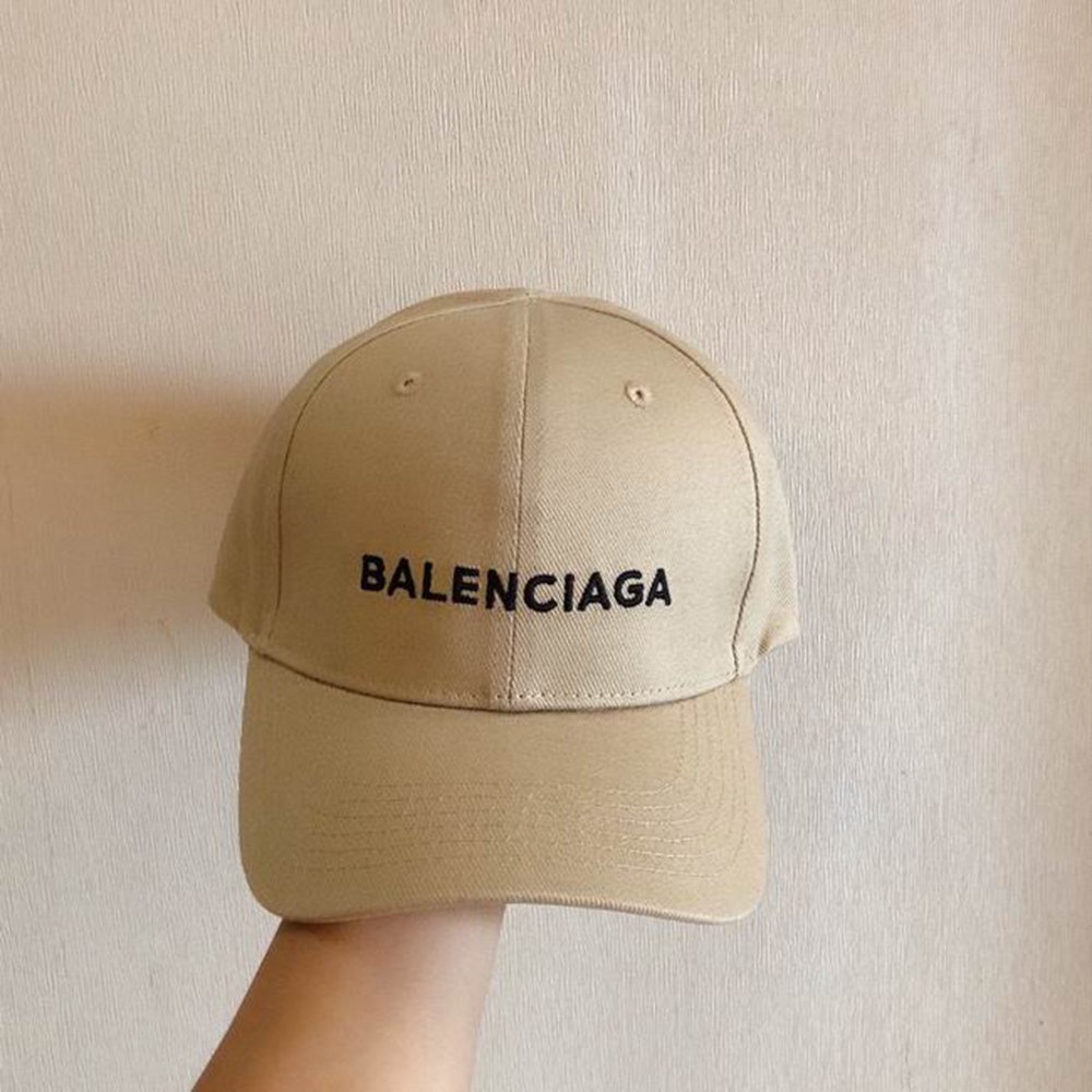 Ba*len*cia*ga hat